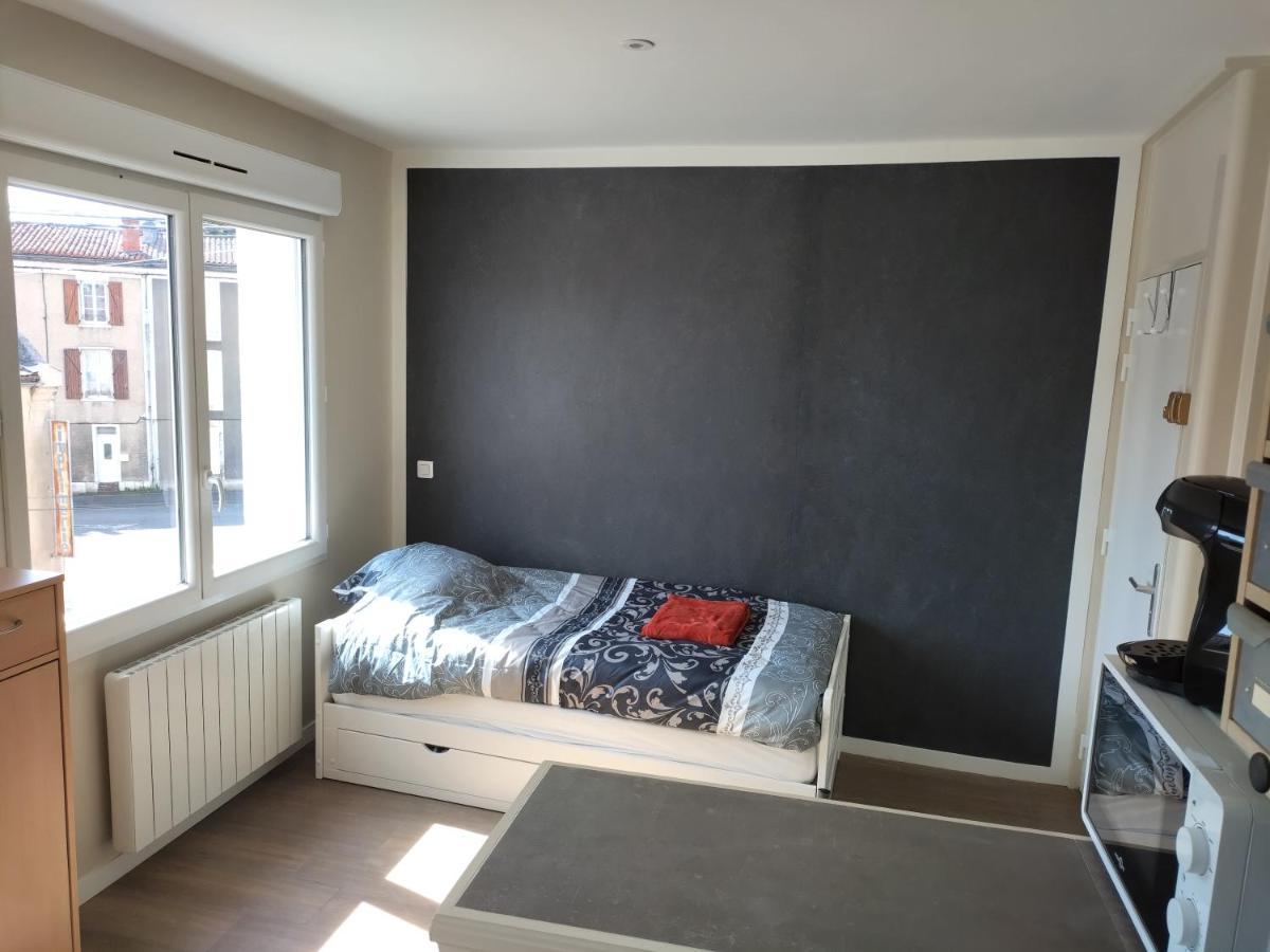 Studio 9 Proche De La Gare Sncf Apartment Angouleme Exterior photo